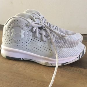 Girls under armor basketball shoes